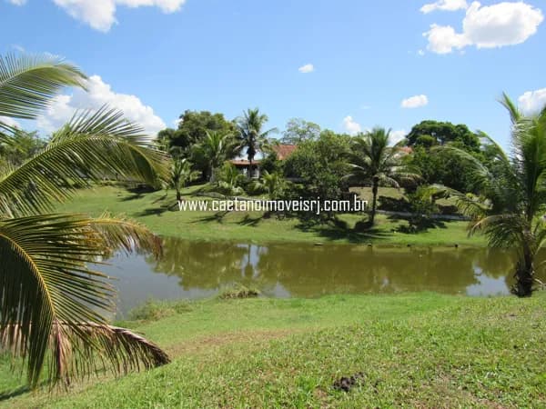 Sítio de 11.000m2 Todo Murado e C/ Lago Grande