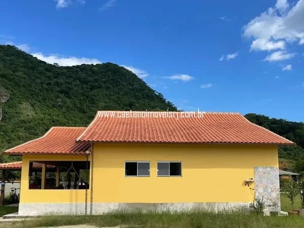 Excelente Casa C/ Quintal e Localização Nobre