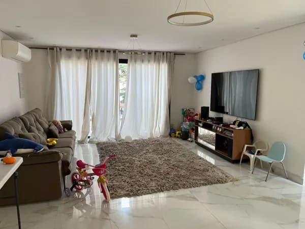 Sobrado à Venda Alto Padrão com 258m², 3 dorm (01 suíte com closet) Bairro Olímpico