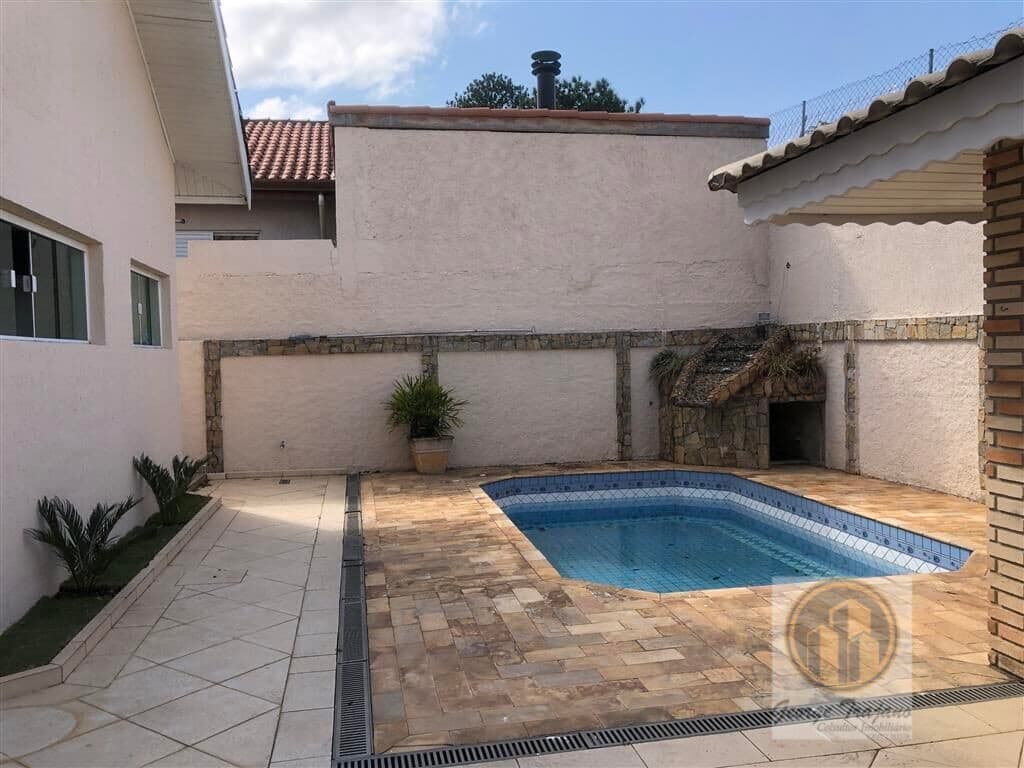 Casa em Santana de Parnaíba - Alphaville