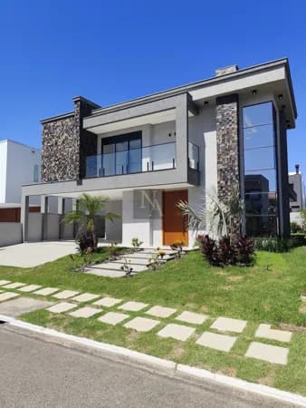 Casa de Condomínio em Florianópolis - São João do Rio Vermelho