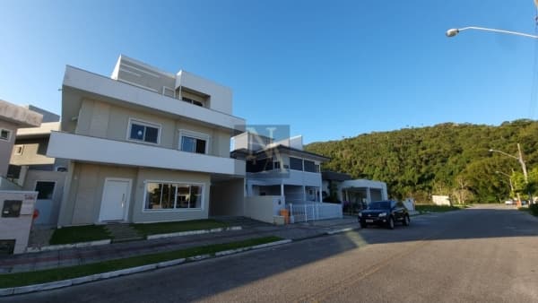 Casa alto padrão em loteamento na Cachoeira do Bom Jesus