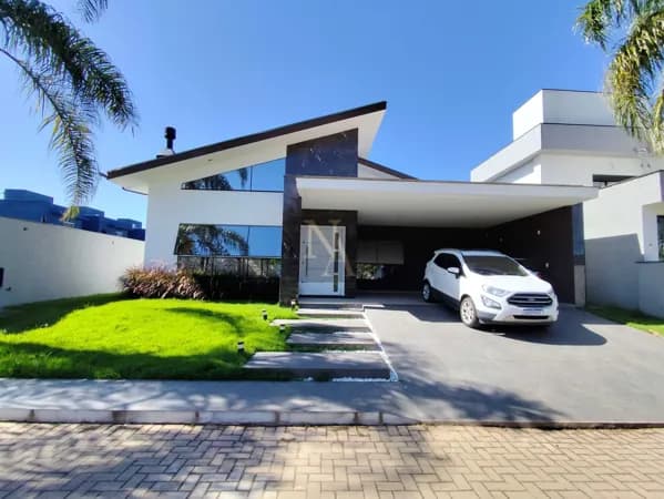 Casa térrea 3 suítes em Condomínio