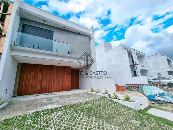 Casa Alto Padrão em Condomínio fechado.