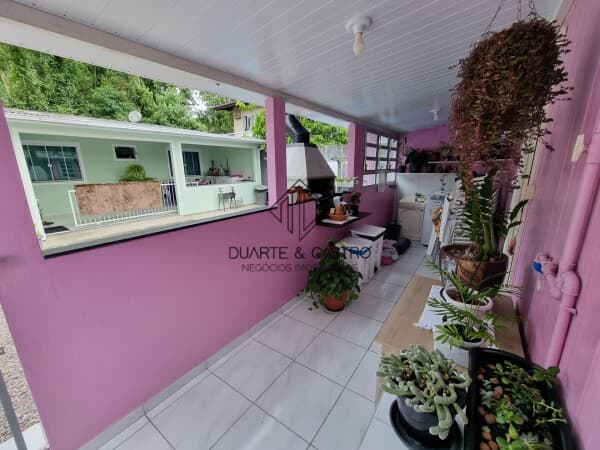 Oportunidade Única com 2 Casas no Terreno