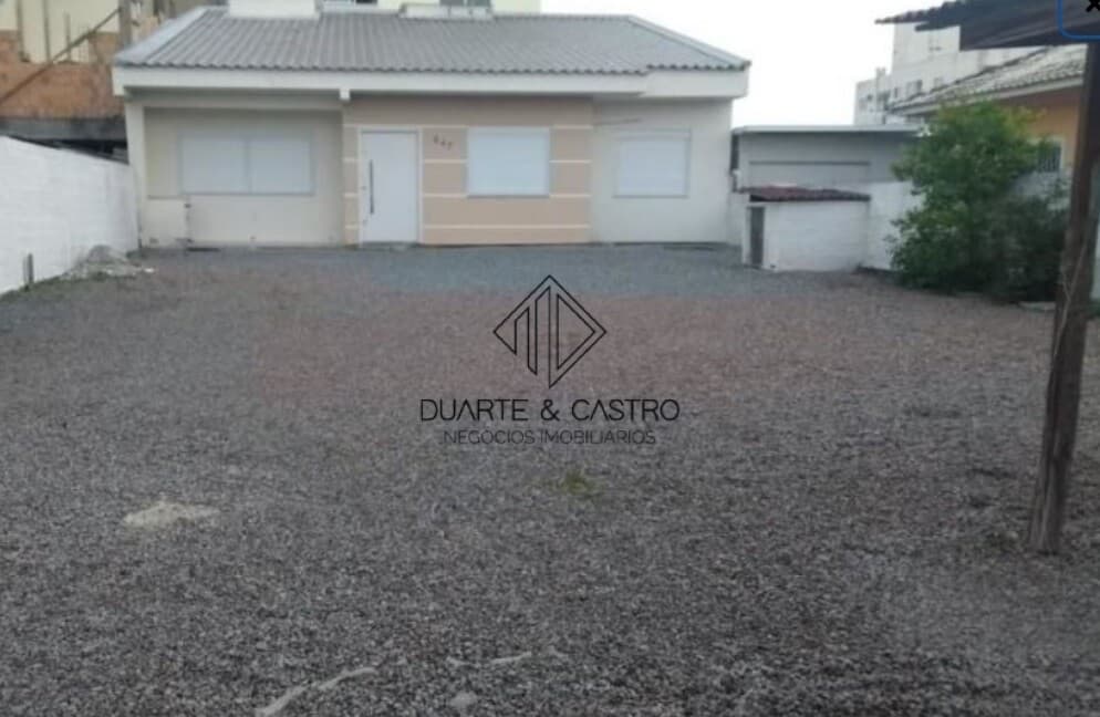 Casa com Terreno amplo e grandes possibilidades