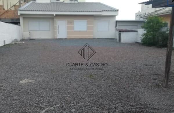 Casa com Terreno amplo e grandes possibilidades
