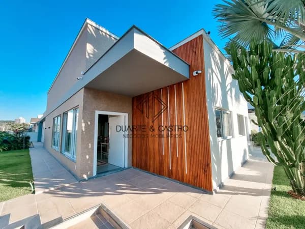 Casa Térrea com 4 dormitórios a 750 metros do Passeio Pedra Branca
