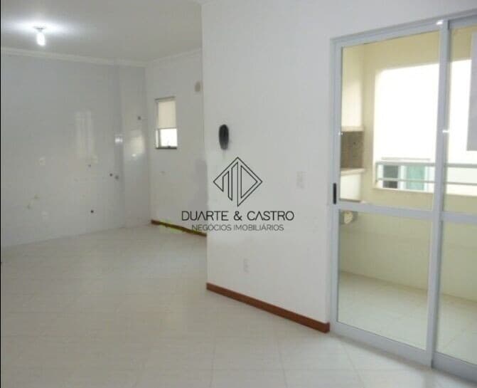 Apartamento com Sacada e Churrasqueira