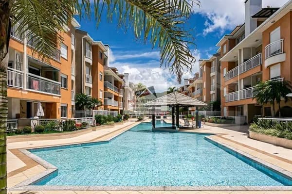 Apartamento térreo 2 dormitórios Mobiliado 150 metros do Mar!