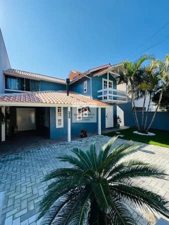 Casa Mista 3 dormitórios com Piscina!