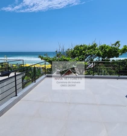 Casa Padrão para Venda em Ingleses do Rio Vermelho Florianópolis-SC