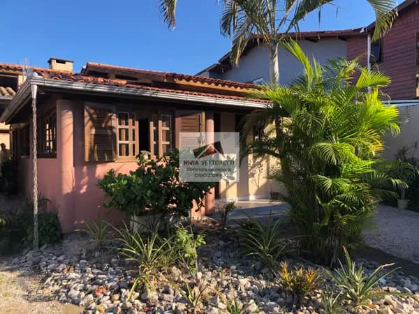 Casa 3 Dormitórios com Piscina!