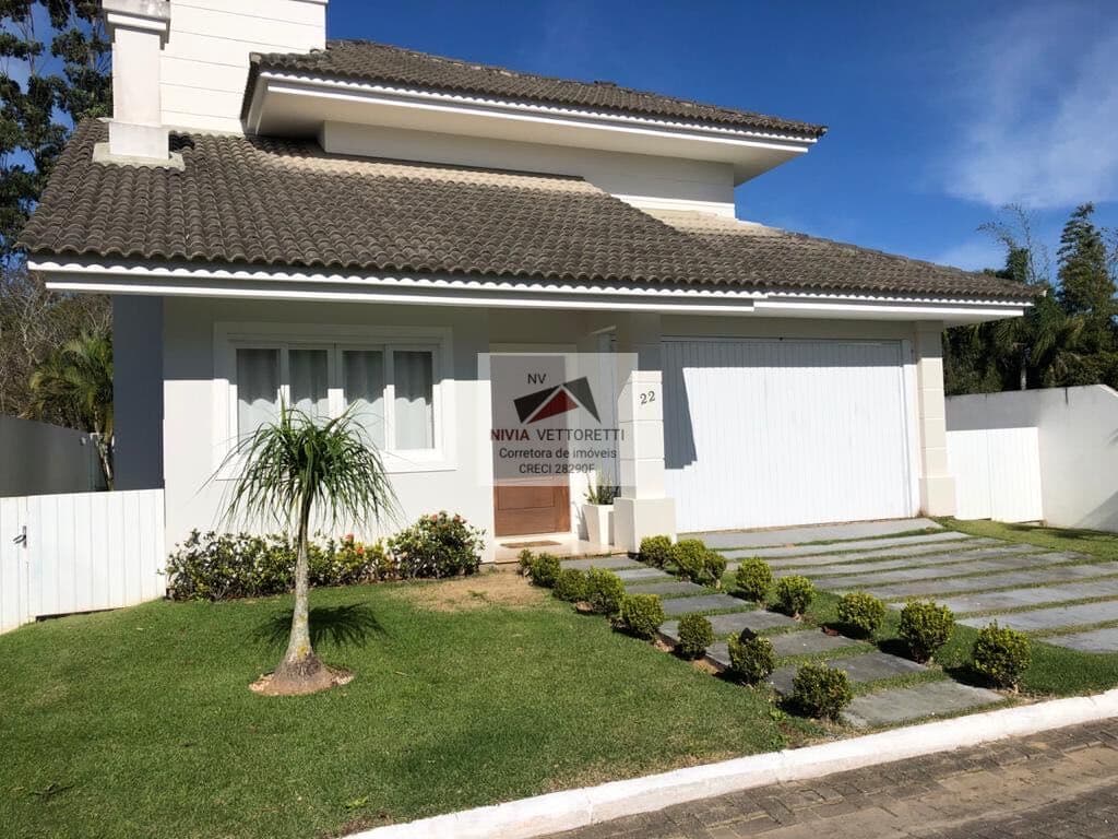 Casa 3 dormitórios em Condomínio Fechado!