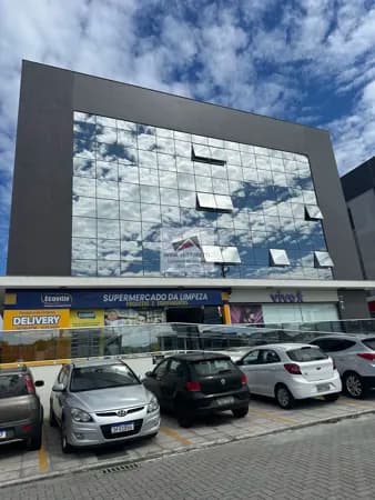 Sala comercial na Principal dos Ingleses