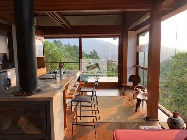 Sítio com 2 Casas de Cinema - Vista para Montanhas e Verde!