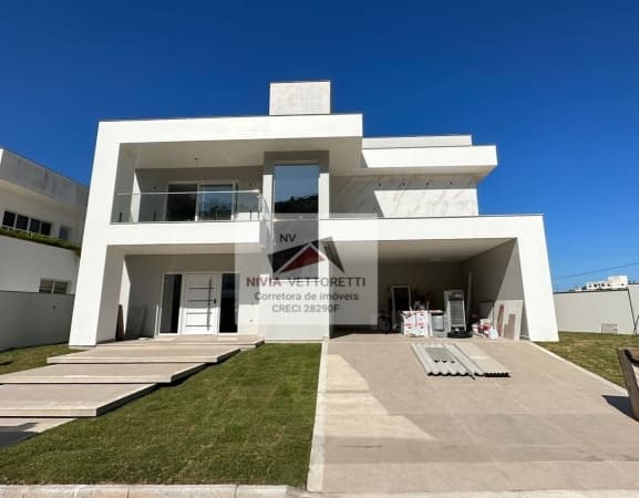 Casa de altíssimo padrão na Paia de Ingleses em condomínio fechado com toda a infraestrutura e segurança!