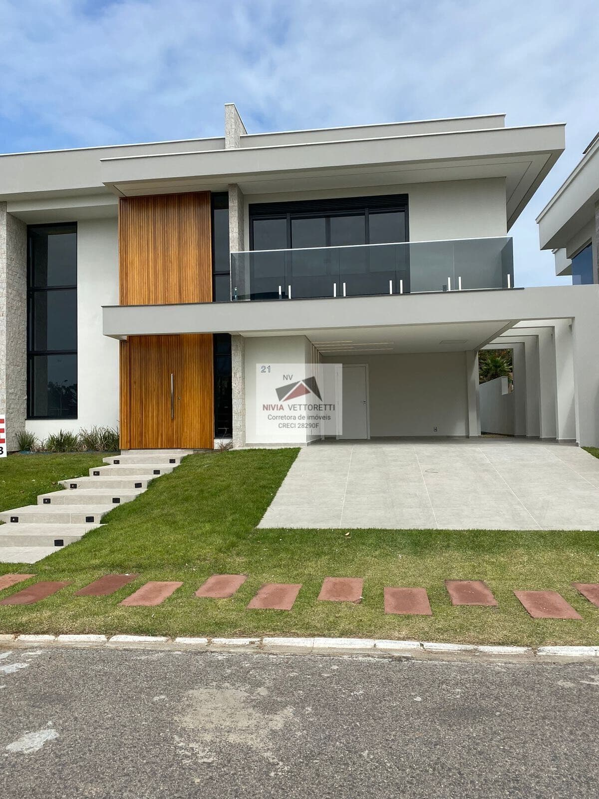 Casa Alto Padrão 4 Dormitórios em Condominio Fechado!