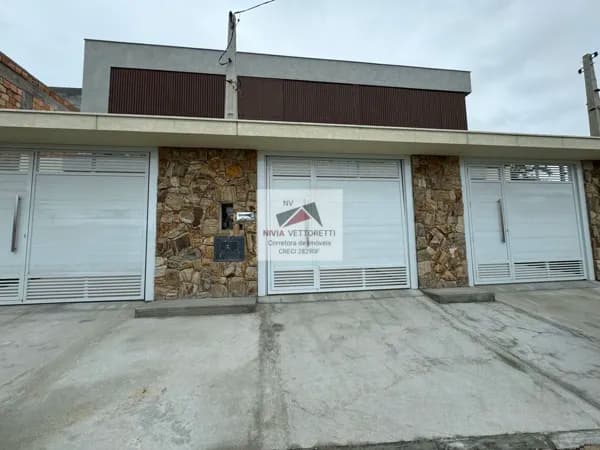 Sobrado 3 dormitórios com Escritório Pública 600 M do mar’