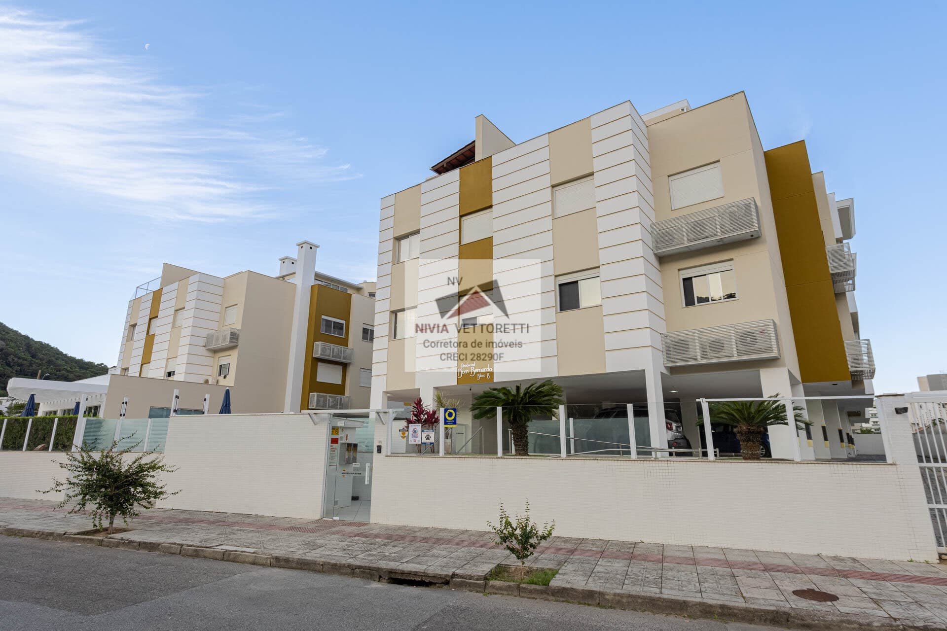 Cobertura 4 dormitórios com 213 metros vista livre!