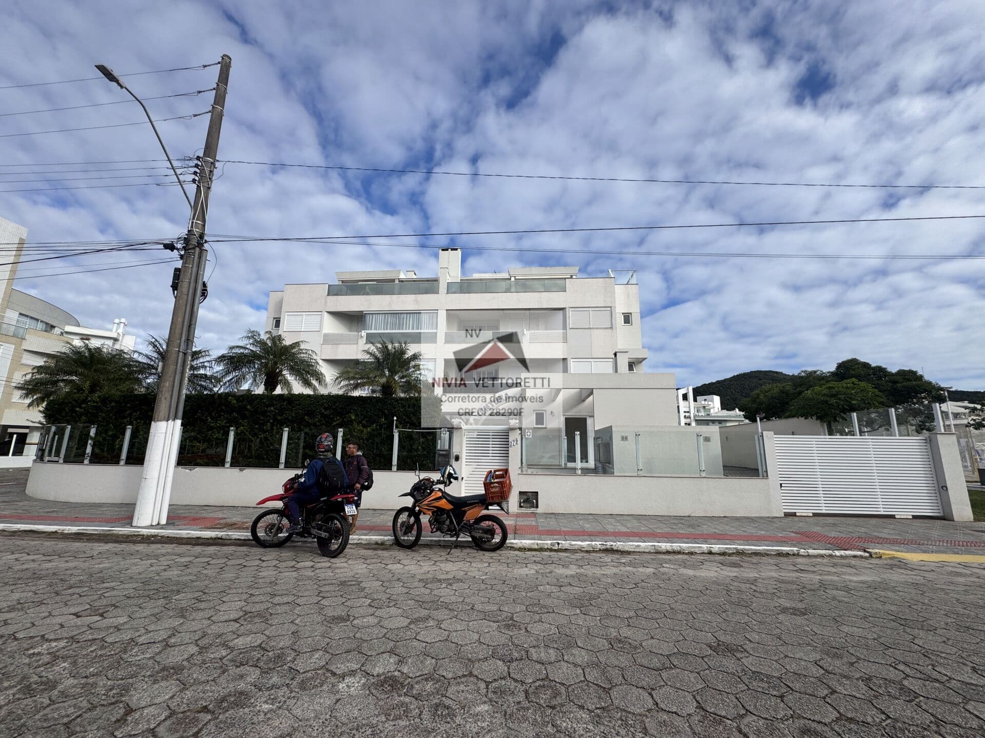 Apartamento mobiliado 3 dormitórios - 300 metros do mar!