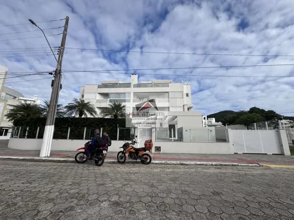 Apartamento mobiliado 3 dormitórios - 300 metros do mar!