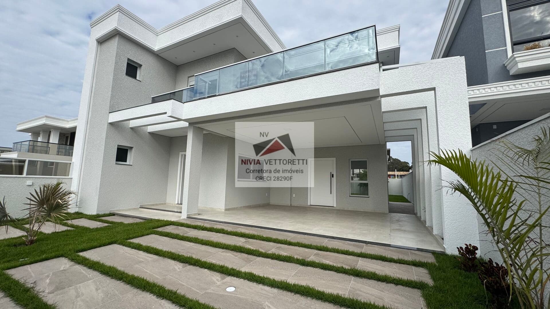 Casa Alto Padrão 3 Suítes com terreno de 366 metros