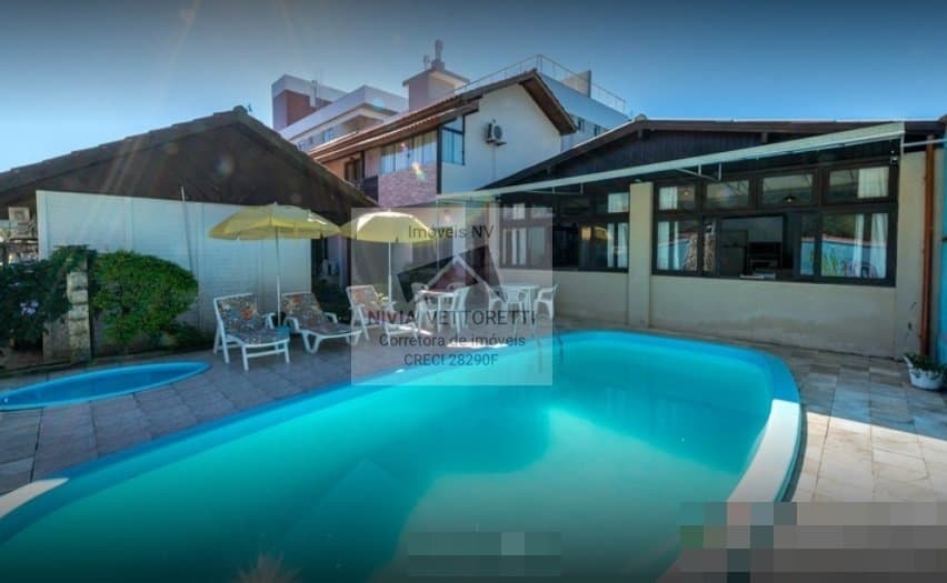Pousada na área nobre de Ingleses e 800 METROS DA PRAIA, ótimo para aluguel de verão!