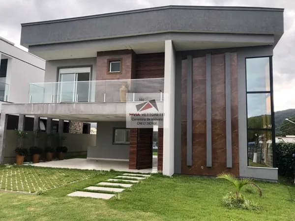Casa Alto Padrão 3 Suítes em Condominio Fechado!