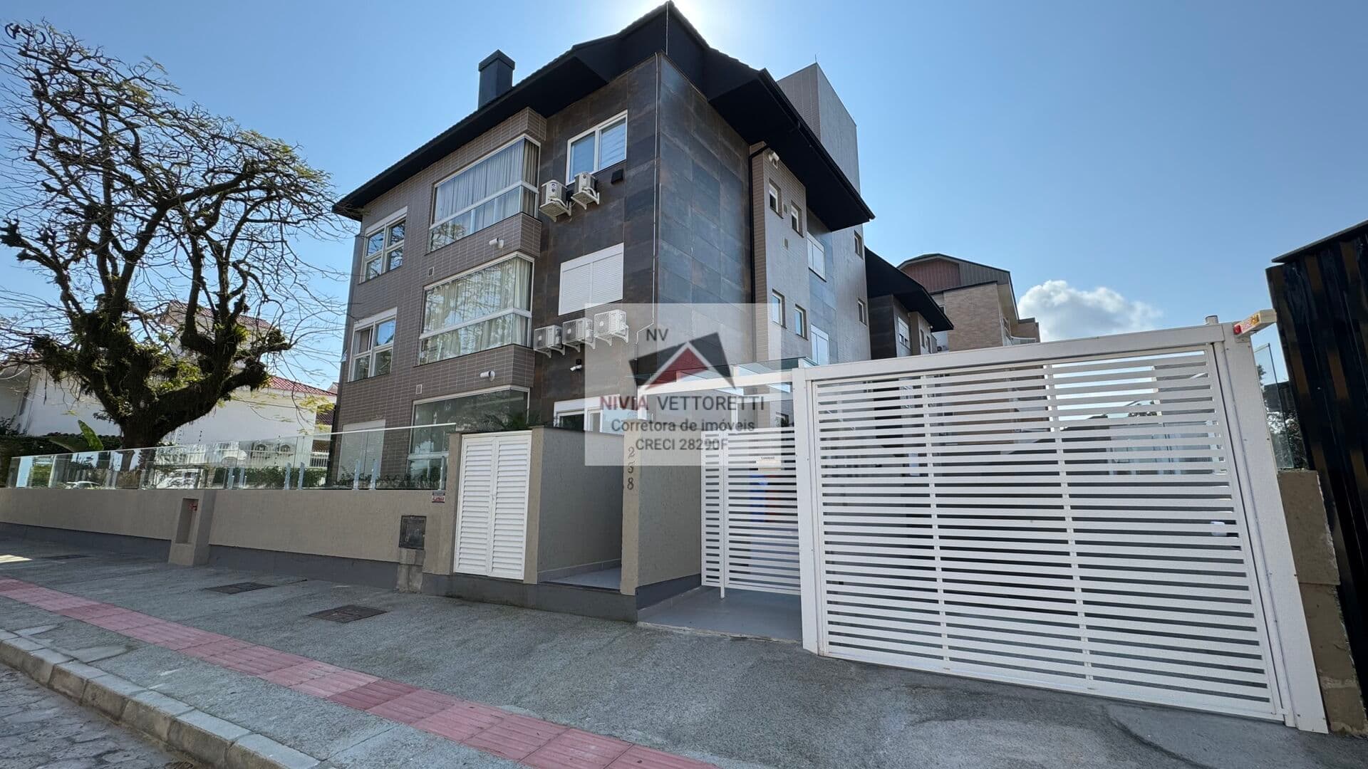 Apartamento Duplex 3 suítes mobiliado 30 metros do mar!