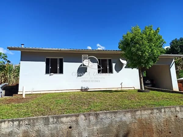 Casa em frente o lago de Itá