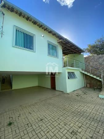 Linda casa 3 quartos no centro!