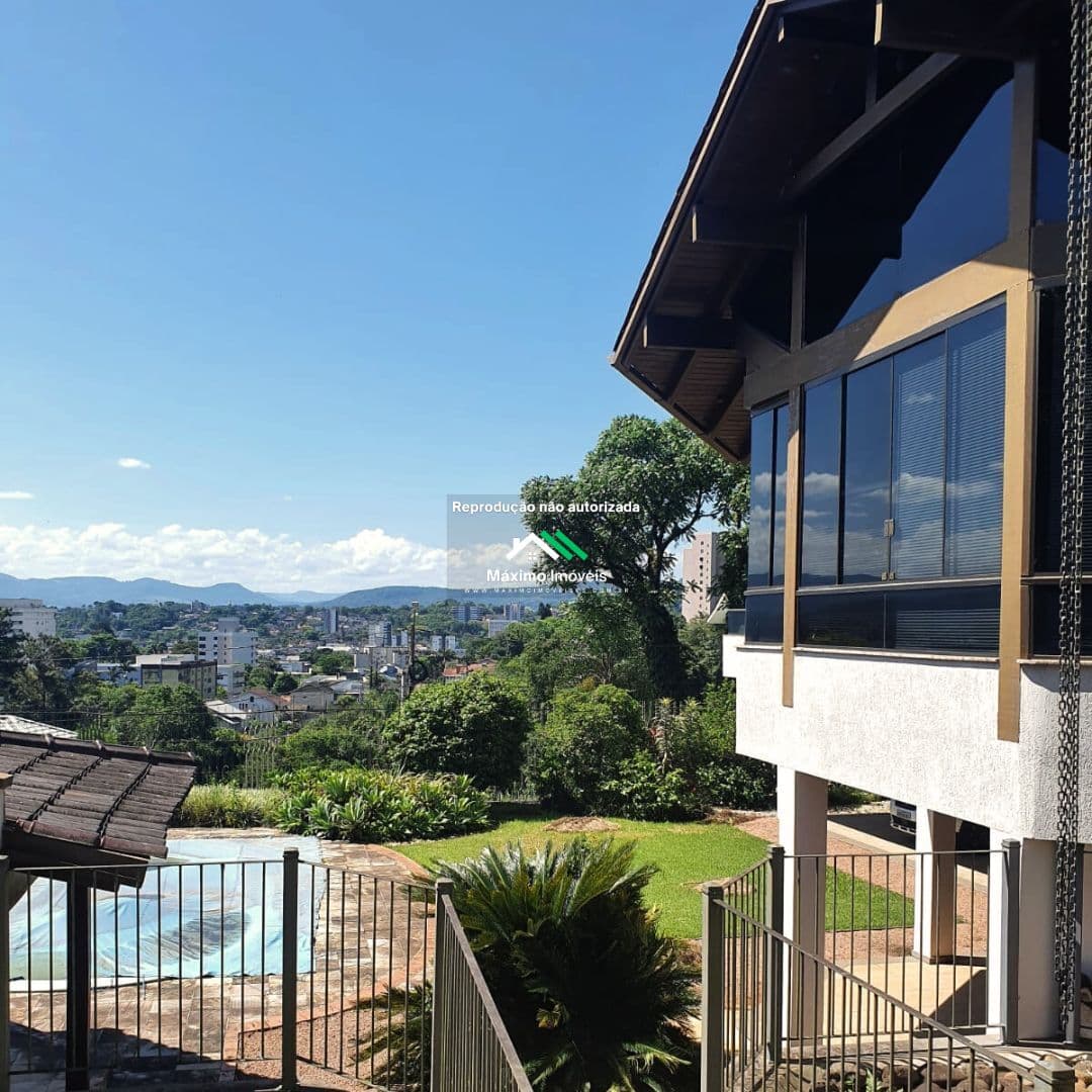 Casa Alto Padrão com 4 dormitórios em Taquara