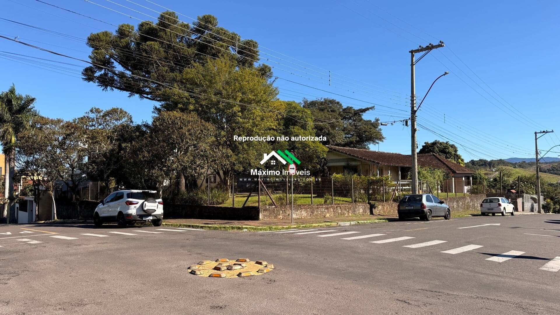 Terreno de esquina com 939 m2 no Bairro Bom Pastor