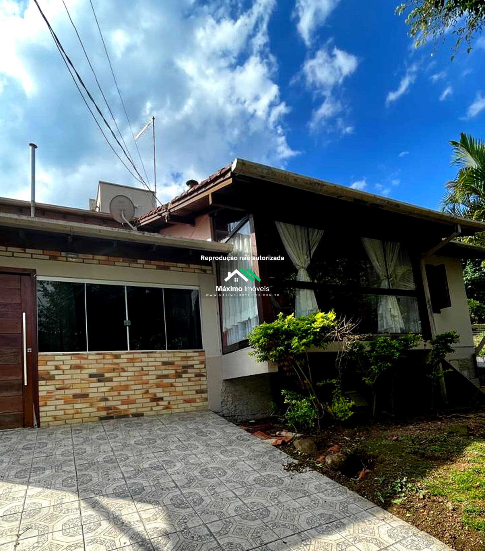 Casa ampla com 3 dormitórios e suíte no Bairro Viaduto