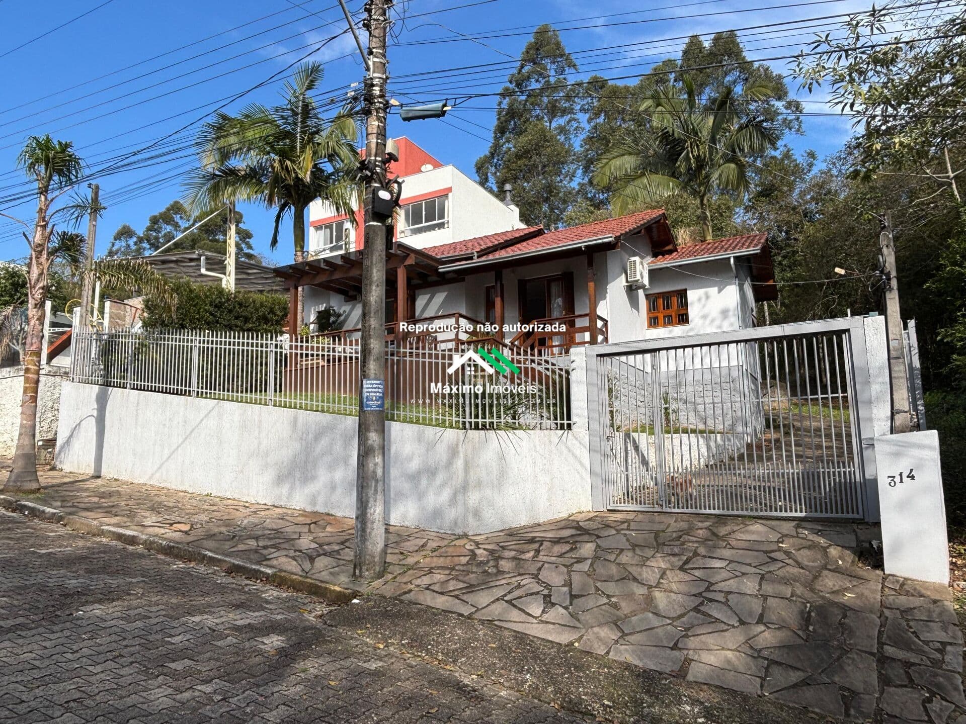 Casa de dois dormitórios semi mobiliada no Bairro Viaduto em Igrejinha