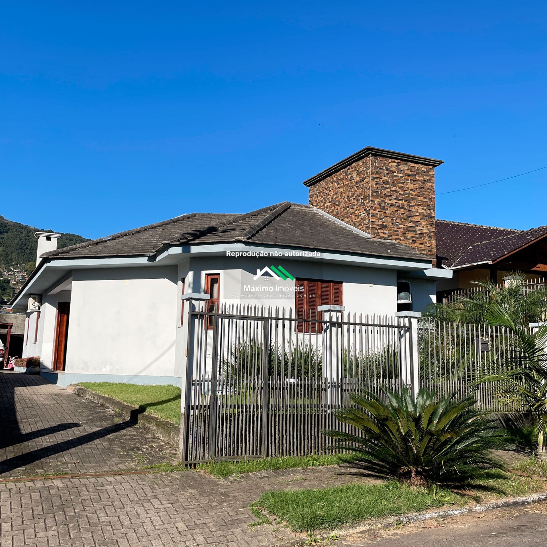 Casa com 3 dormitórios e Piscina no Bairro Viaduto