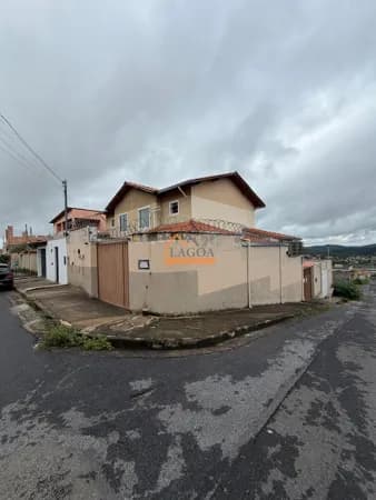 Casa em Pedro Leopoldo - Santa Tereza