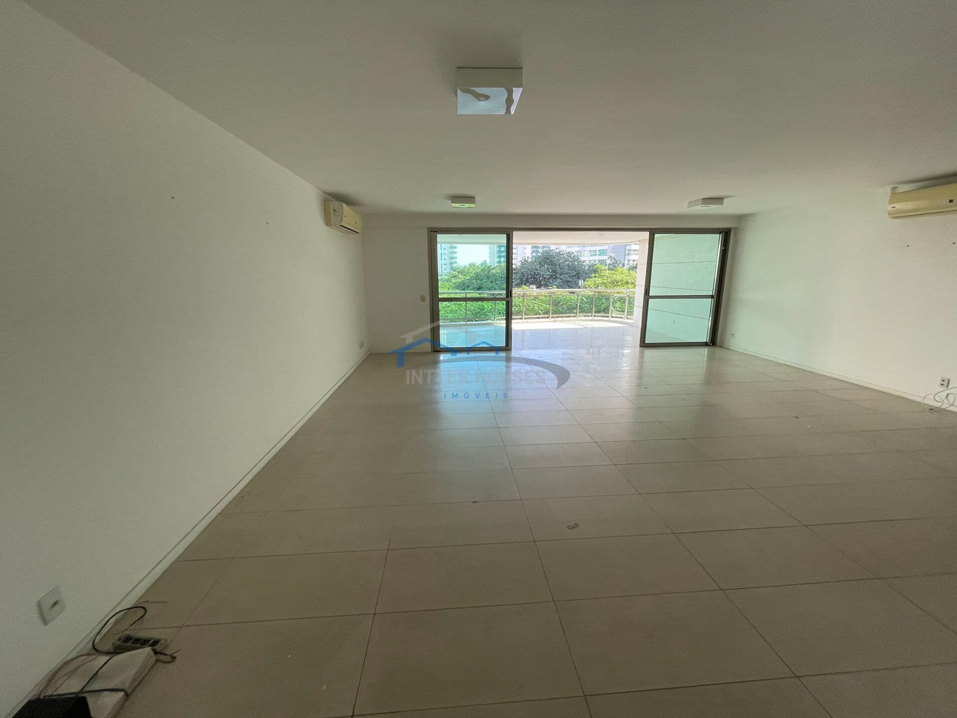 Apartamento com 275m 4 suítes e 3 vagas na Península