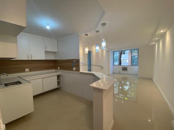Apartamento reformado de 3 quartos com vaga escriturada em Ipanema