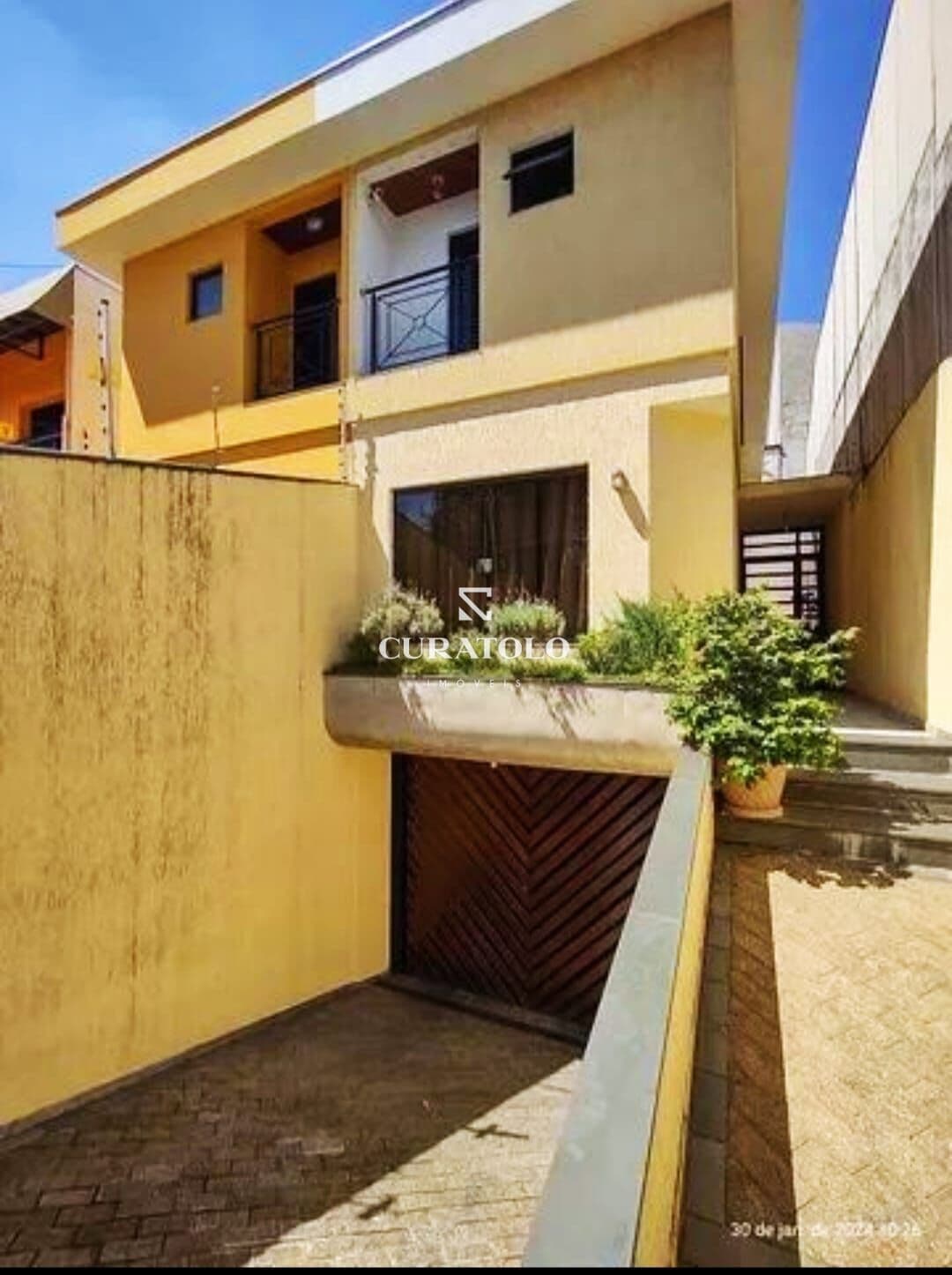 Moradia perfeita para a família: Sobrado com 3 quartos, 5 vagas cobertas, área com churrasqueira no Jardim Avelino, na frente do Pq Ecológico da Vila Prudente