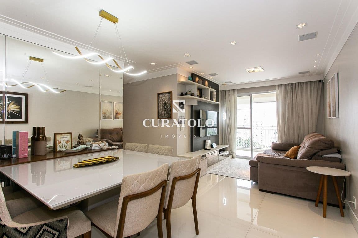 Apartamento à venda com 82 m², 2 quartos, varanda gourmet e vaga no Tatuapé, São Paulo.