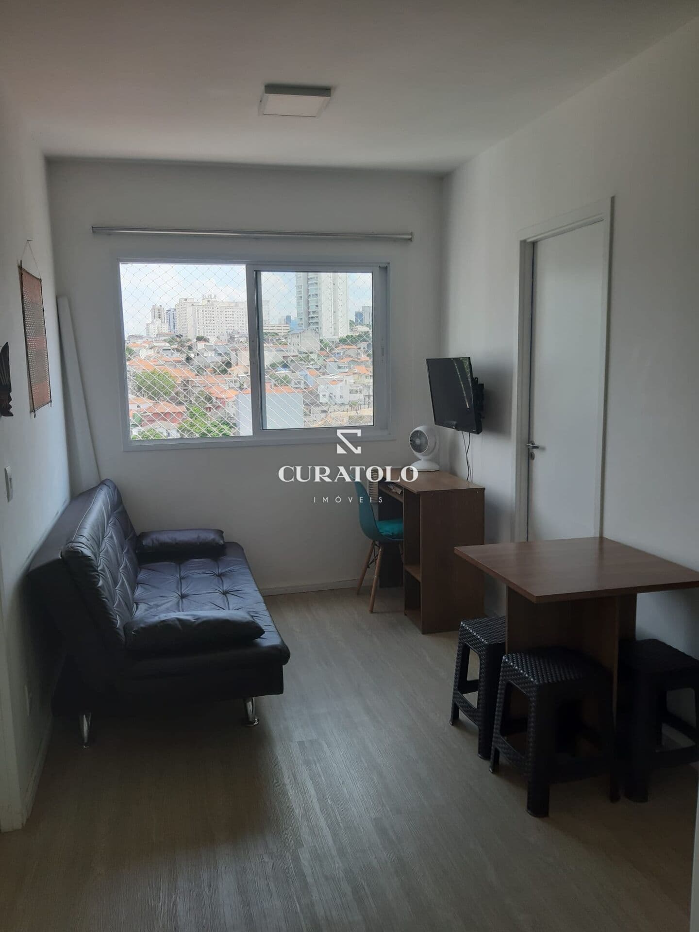 Procurando morar ou investir no Cambuci, esta é a oportunidade perfeita para você: apartamento de 2 quartos, pronto e mobiliado, com lazer completo