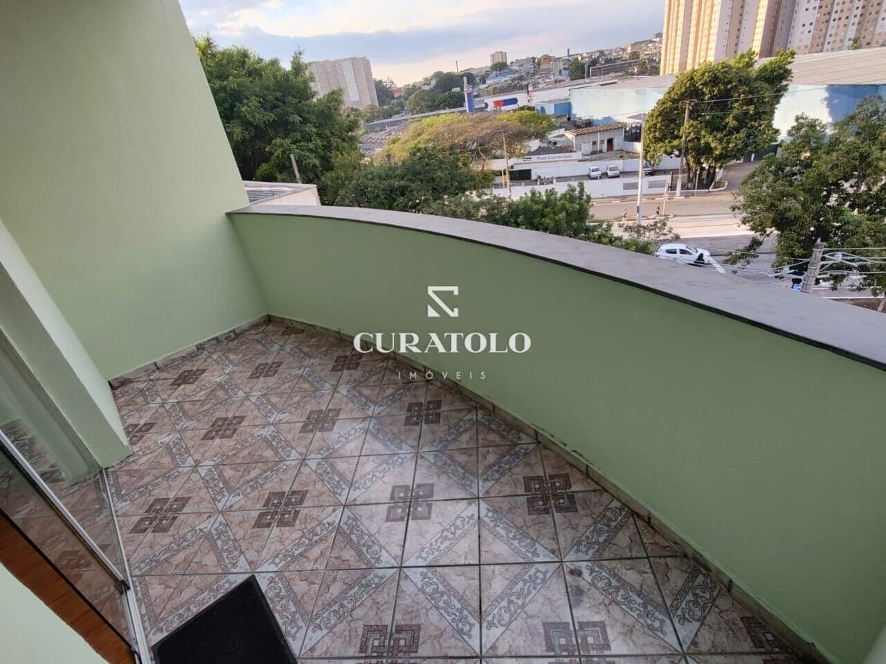 Comodidade e Praticidade em Diadema: Apartamento com 2 Dormitórios, Varanda e Vaga no Canhema – Na frente da linha do Trólebus