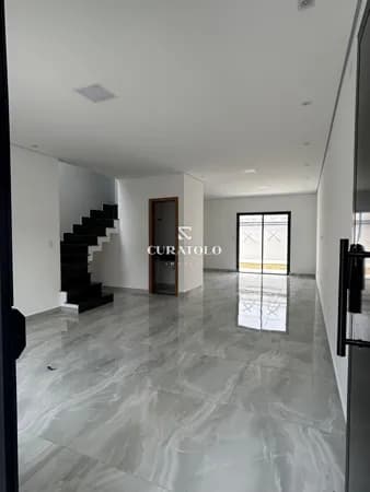 Sobrado impecável à venda com 112 m², 3 quartos e 2 vagas no Jardim Universo, Mogi das Cruzes- SP
