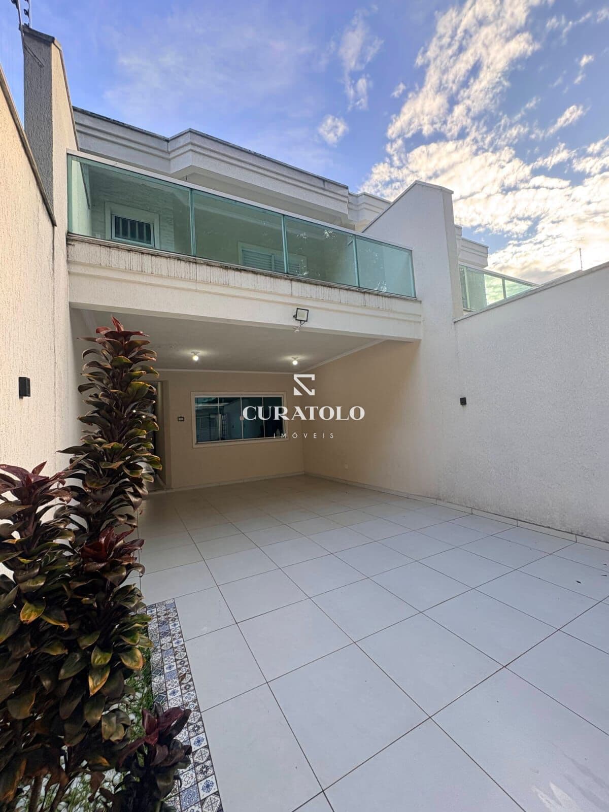 Sobrado à venda com 250 m², 3 suítes, espaço gourmet e 4 vagas, Ipiranga, São Paulo.
