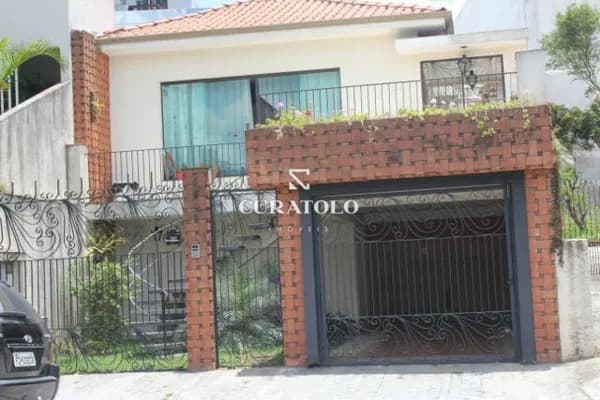 Viva com comodidade no Alto da Mooca, em rua tranquila e familiar: Casa de 140 m² com 3 Dorms, 2 vagas e quintal com churrasqueira