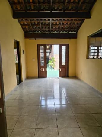Viva com conforto na Vila Nhocuné, a 8 min do Metrô Artur Alvim: ampla casa de 325m² com 5 Dorms, 4 vagas e quintal