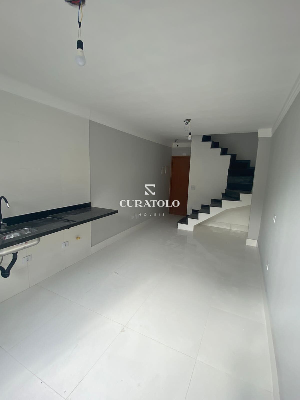 Moradia perfeita para a família: Sobrado novo e moderno de 2 Dorms 1 Vaga e Área Gourmet com Churrasqueira ao lado do Shopping Anália Franco