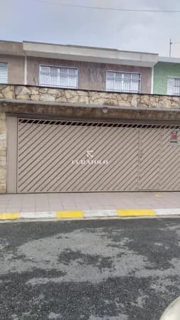 Casa sobrado à venda com 211 m², 4 quartos e 3 vagas, Bom Retiro, São Paulo.